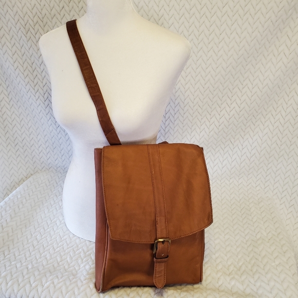 Boulder Ridge Full Grain Cowhide Convertible Backpack/Crossbody Bag - Picture 14 of 16